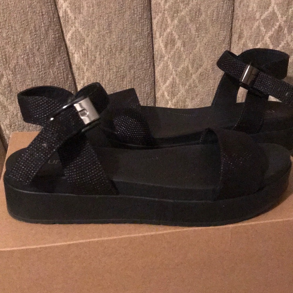 Sandals - Picture 2 of 3